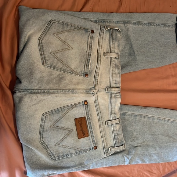 Wrangler Heritage fit jeans - Picture 2 of 3